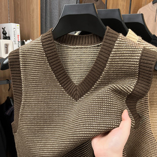 休闲款秋冬季毛织背心马甲中青年男V领针织毛衣无袖宽松羊毛衫男