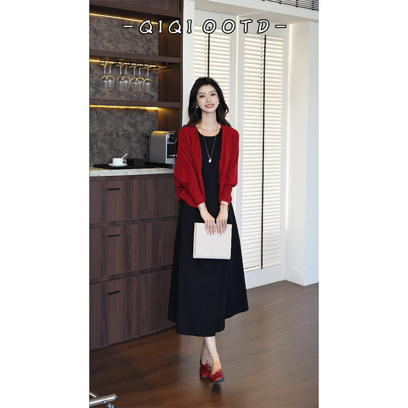 柒院家大码女装赫本风简约显瘦背心连衣裙2026秋季新品遮肉中长裙