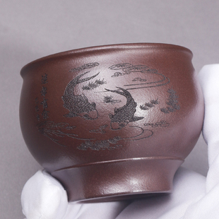 宜兴紫砂杯纯全手工主人杯原矿老紫泥刻绘年年有余品茗杯单杯精品