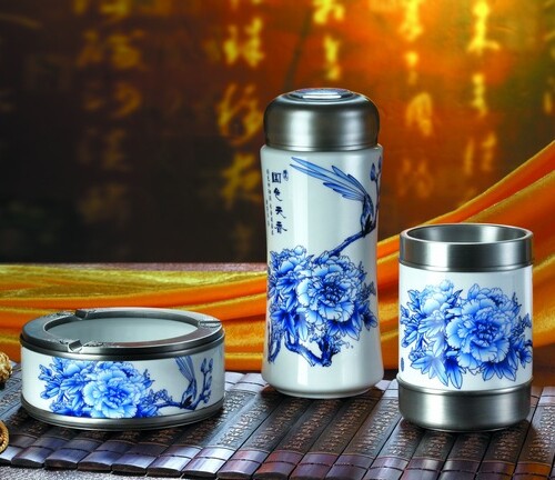 高档青花瓷礼品套装 骨瓷保温杯+骨瓷笔筒+骨瓷烟缸 古锡三件套