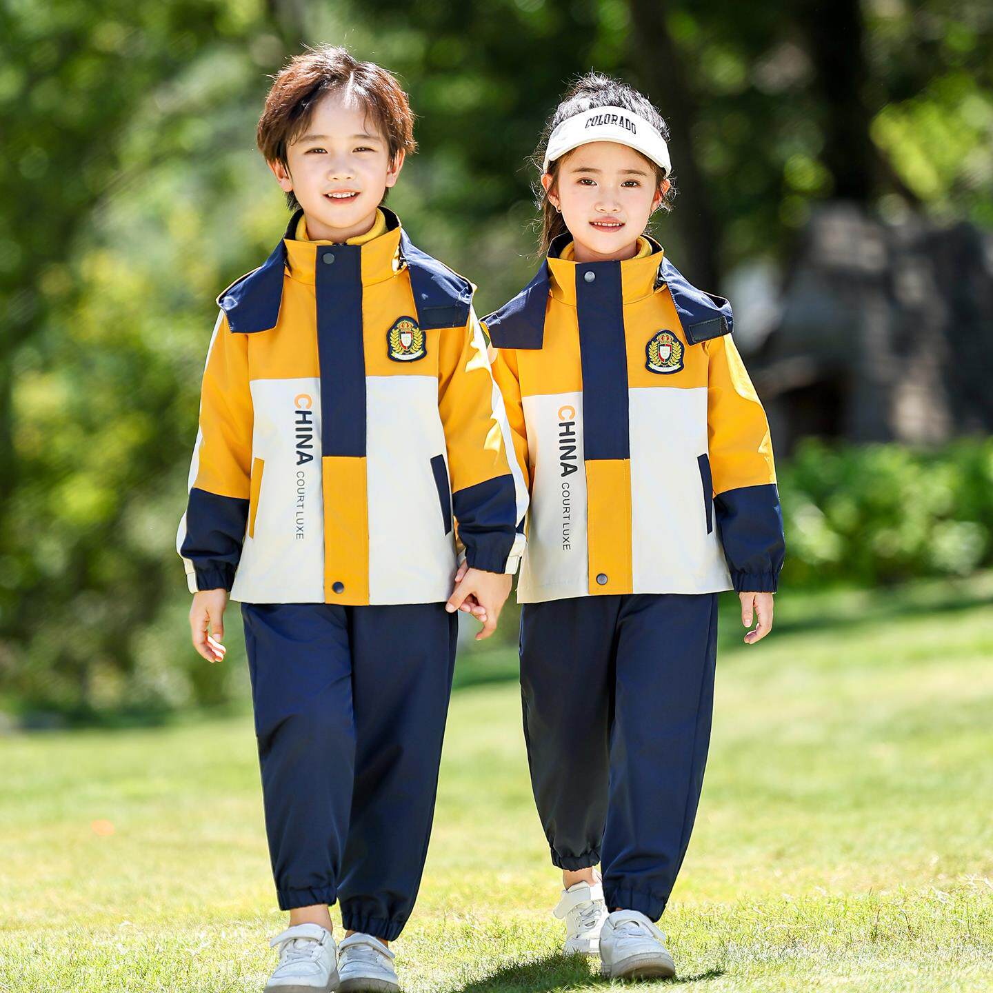 黄色冲锋衣三件套学院风校服套装小学生一年级班服幼儿园园服秋冬