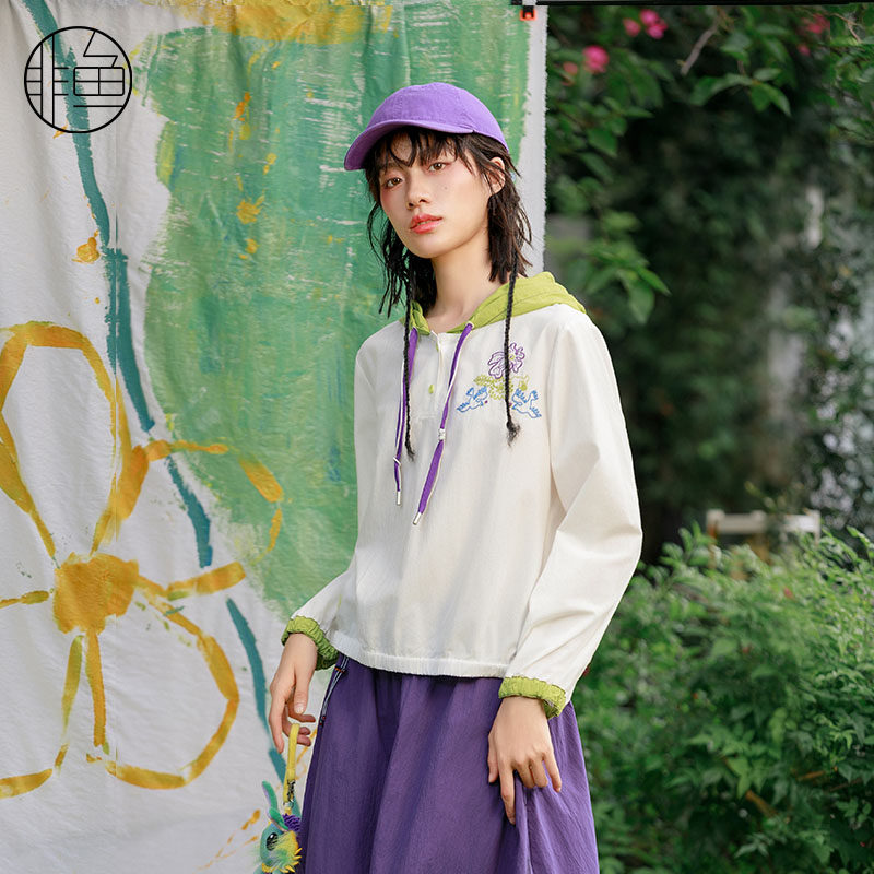 非鱼2024春季撞色拼接套头衬衫长袖抽绳连帽绣花卫衣外套女