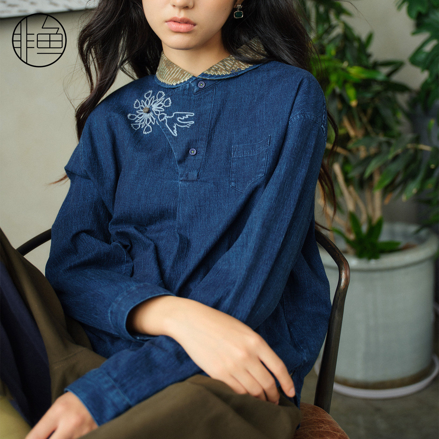 非鱼25文艺复古牛仔衬衫春秋装设计感套头衫减龄翻领刺绣女装上衣