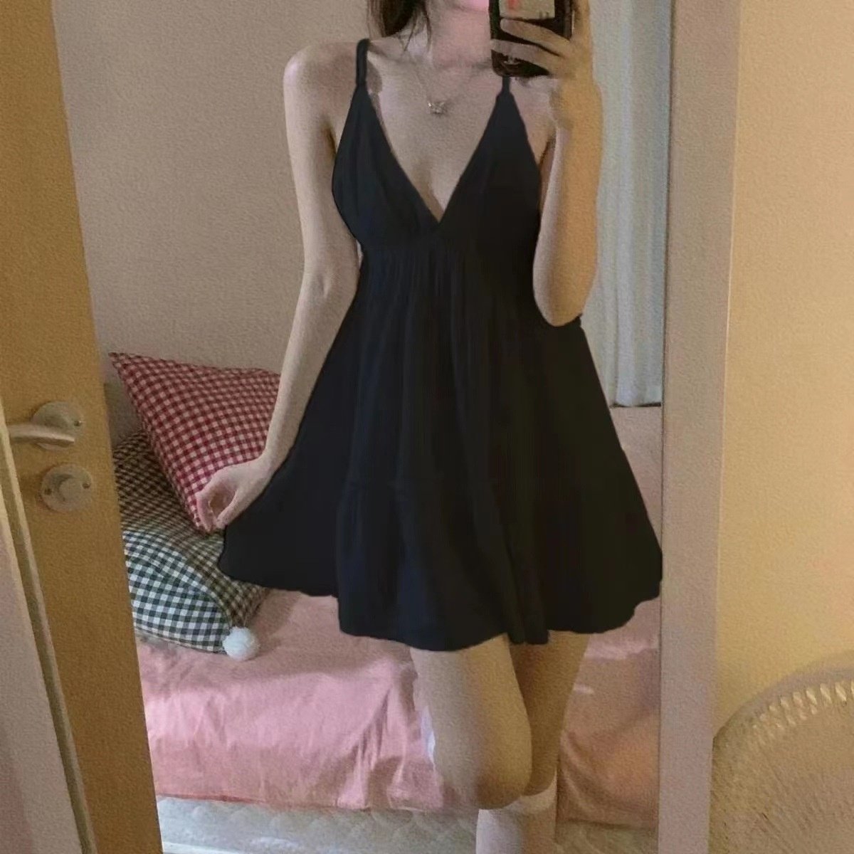 2024年新款性感睡衣女纯欲风吊带睡裙冰丝深V甜美短裙情调家居服,女士内衣/男士内衣/家居服,睡袍/浴袍,淘宝优惠券,粉丝福利购,淘宝优惠卷