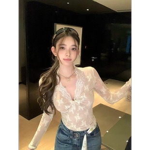 【清迈达令】V领纯欲风蕾丝磨毛打底衫时尚长袖百搭上衣女