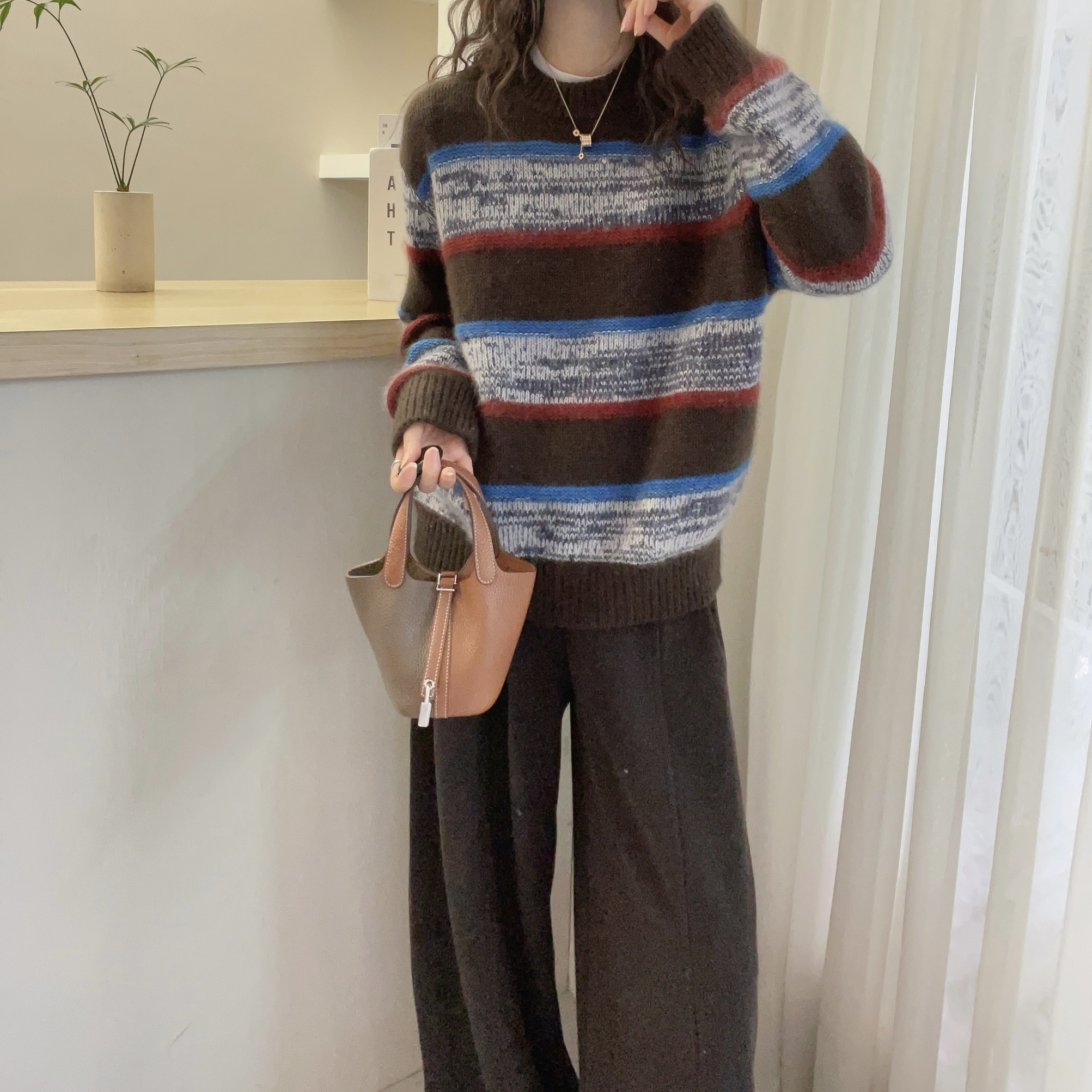 欧洲站2025冬装新款欧货潮复古学院风条纹圆领山羊绒针织衫毛衣女