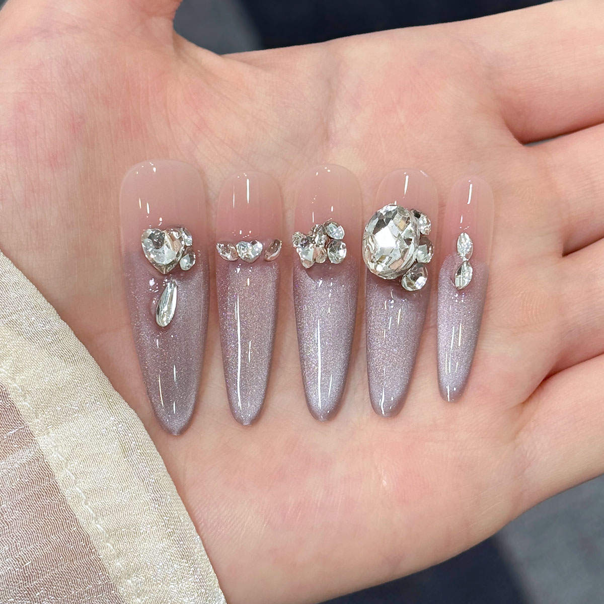 秋日氛围感手工猫眼高级穿戴甲爆闪显白美甲贴片成品日常-V26