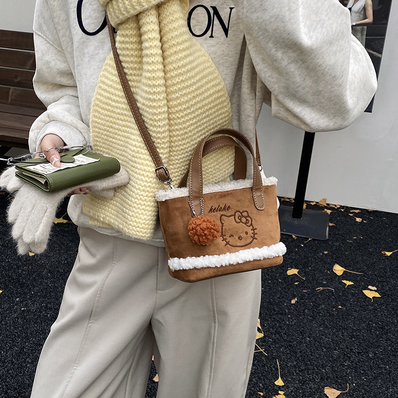2025新款HelloKitty羊羔毛菜篮子包可爱毛绒手提斜挎包复古水桶包,箱包皮具/热销女包/男包,通用款女包,淘宝优惠券,粉丝福利购,淘宝优惠卷