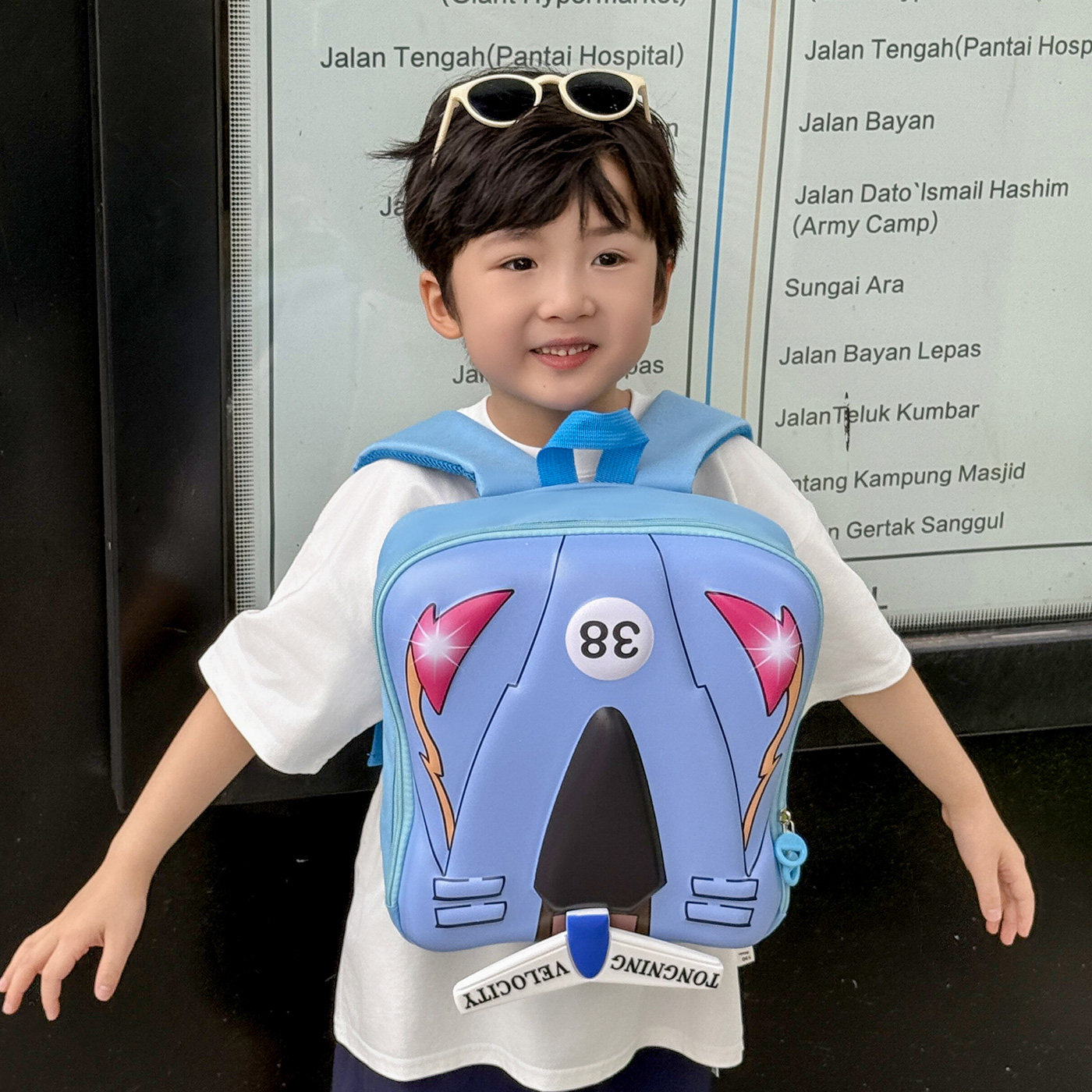 2026儿童卡通潮酷赛车小学幼儿园书包超轻便男童外出游玩蛋壳背包