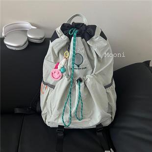 韩版轻便双肩包旅行登山包中小学生户外背包男女骑行羽毛球网球包