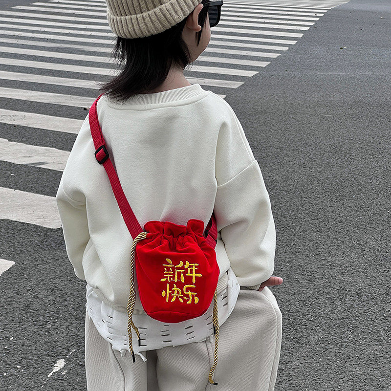 新年红色抽绳包斜挎布袋