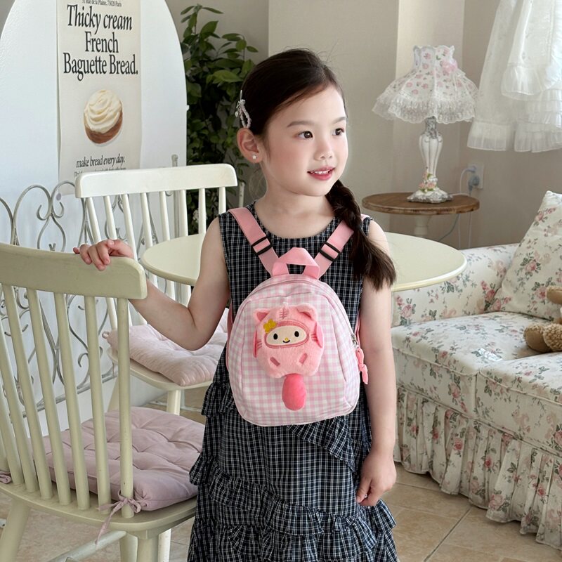 幼儿园可爱卡通玩偶背包女童迷你出游双肩包轻便女孩格子小书包