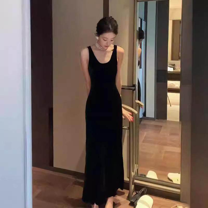 黑色长裙气质高级感丝绒赫本风漂亮独特性感宴会吊带背心连衣裙女