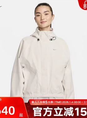 NIKE耐克女子新款运动休闲连帽宽松梭织防风夹克外套 FB7493-104
