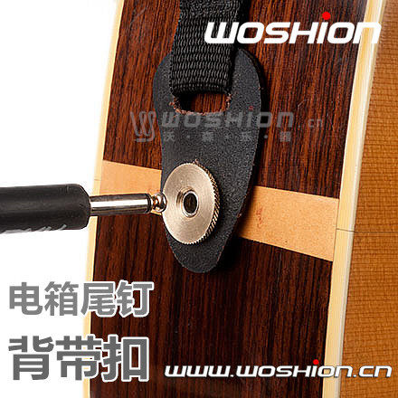电箱吉他安全背带扣安装在你的吉他背带和线材输出位置，替代传统尾钉背带扣。当你插入或拔出连接线的时候，避免您的吉他滑落而造成无法挽回的损失。精心制作的&ldquo;diameter&rdquo;握滚花固体黄铜，坚固耐用。3/8-32螺纹是一个适合Switchcraft、L.R.Baggs Fishman等输出口。