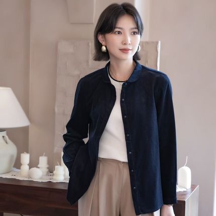 YUN韫2025秋季新款女装翻领单排扣经典宽松灯芯绒长袖女衬衫 5782