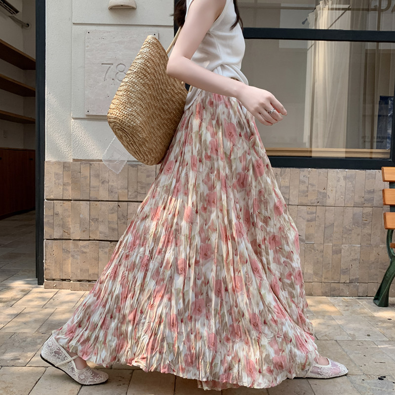 褶皱碎花半身长裙女2025新款波西米亚旅游度假大裙摆高腰a字裙夏
