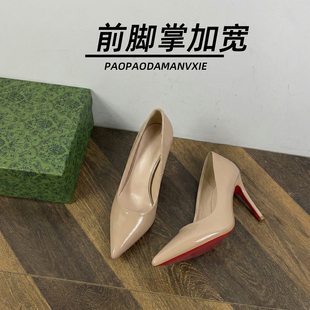 前脚掌加宽大码女鞋41到43宽脚胖裸色高跟鞋尖头性感漆皮御姐单鞋