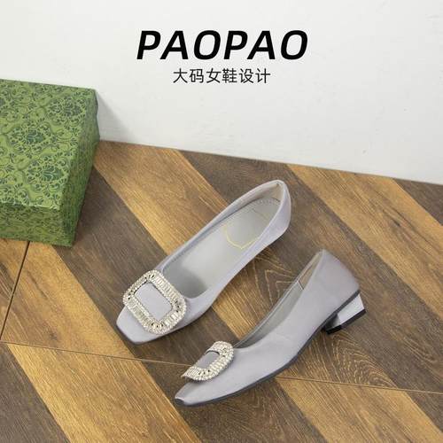 大码女鞋41到42宽脚胖单鞋绸缎春季新款方头水钻方扣法式配裙子