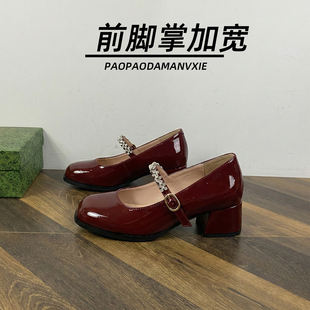 前脚掌加宽大码女鞋41到43法式玛丽珍复古粗跟一字带水钻单鞋2026