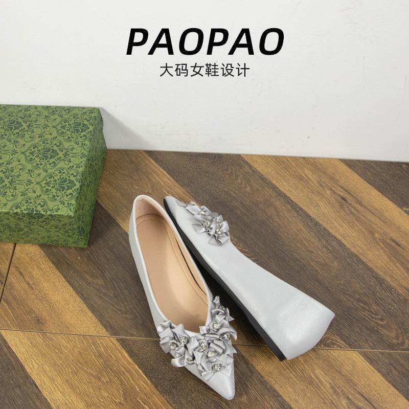 大码女鞋41到43单鞋绸缎仙女风法式尖头平底配裙子2025春季晚晚鞋