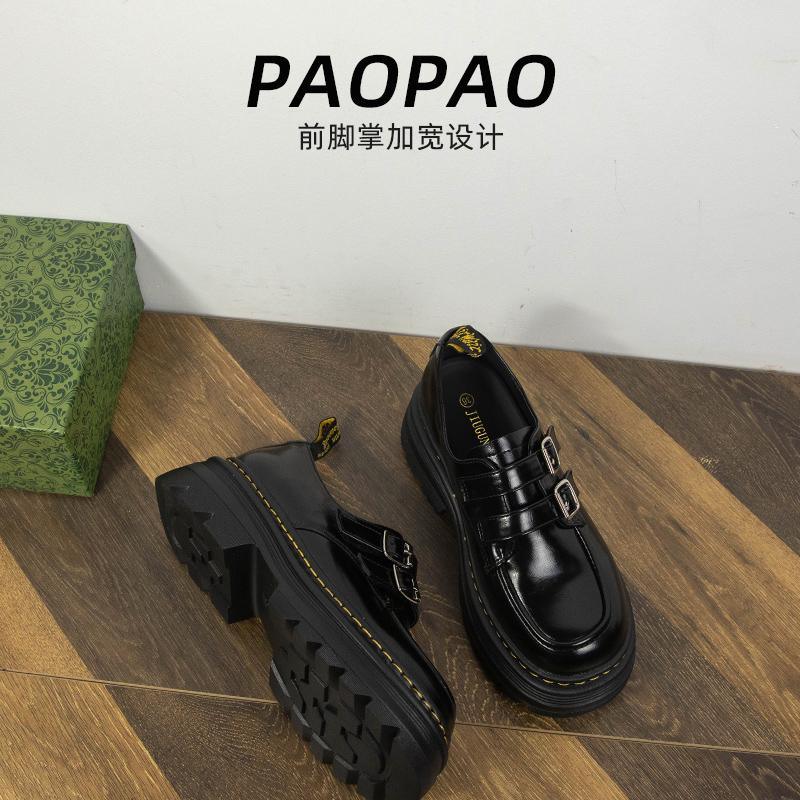 前脚掌加宽大码女鞋41到43粗跟小皮鞋205春季加宽加肥皮带扣JK鞋