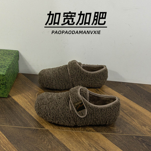 胖脚宽肥大码女鞋41到42毛毛鞋加绒全包勃肯鞋外穿保暖平底冬季