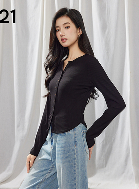 A21女装圆领开衫纯色长袖T恤韩版修身单排扣短款黑色针织上衣