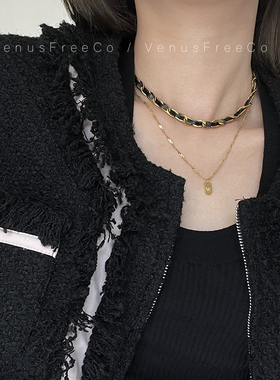 小香风款选镀金皮质链条方牌