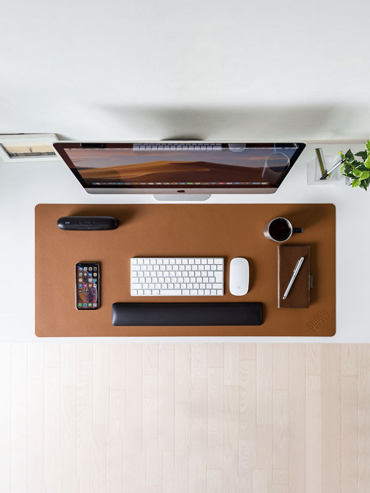 SANWA超大鼠标垫皮质家用桌垫办公书桌垫大尺寸鼠标垫防滑易清洁