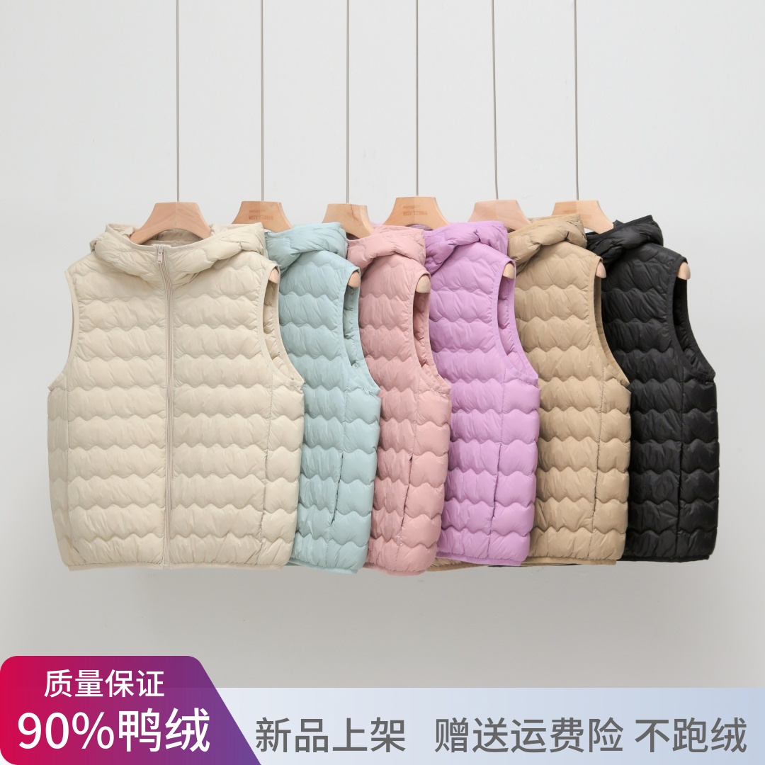 2025秋冬新款90%轻薄羽绒马甲女短款连帽圆领绒轻便波浪显廋外套