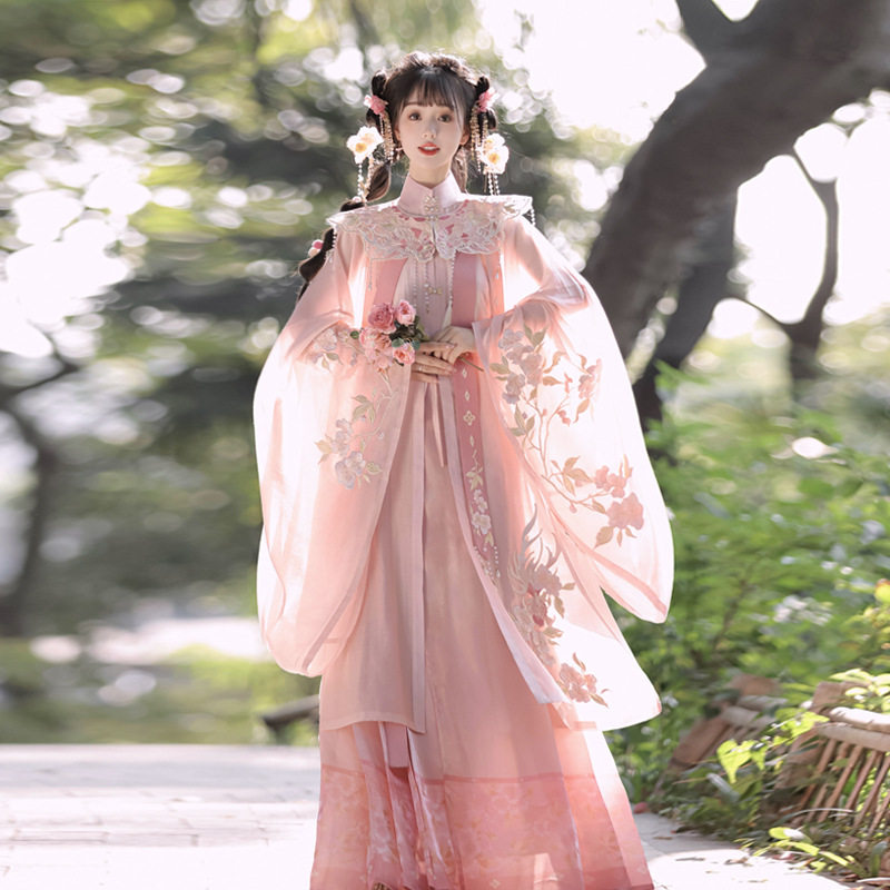 原创汉服刺绣大袖衫马面裙云肩夏