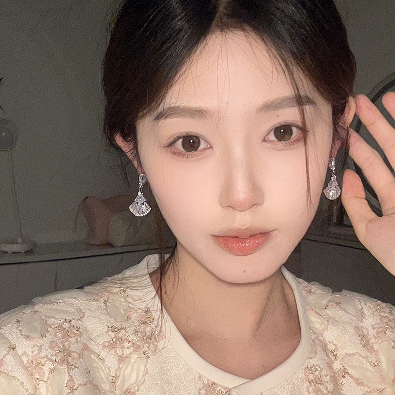 法式优雅轻奢扇形镂空镶钻耳环