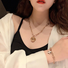欧美夸张字母18k硬币项链女ins圆牌钱币吊坠钛钢不褪色潮网红饰品