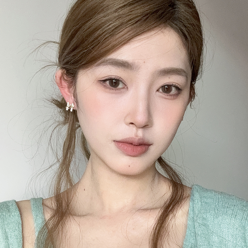 轻奢满钻字母H耳环独特蛇年镶钻耳钉个性设计感精致缠绕小蛇耳饰