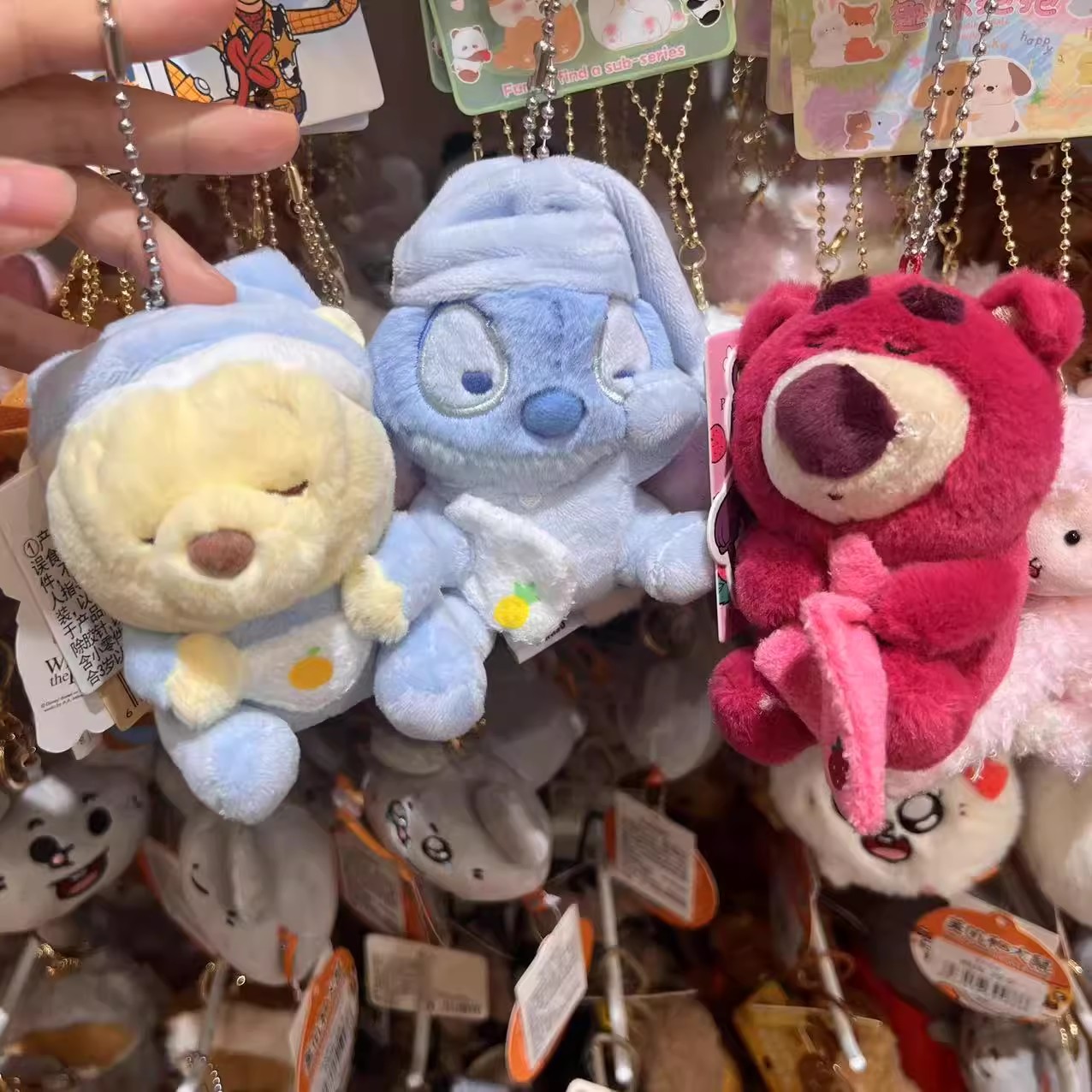 名创优品草莓熊baby毛绒挂饰