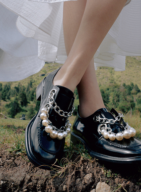 CHINCHIN官方原创设计师鞋履｜杨超越同款珍珠链条方头德比鞋