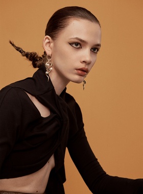 CHINCHIN 原创设计师配饰｜螺旋珍珠耳钉