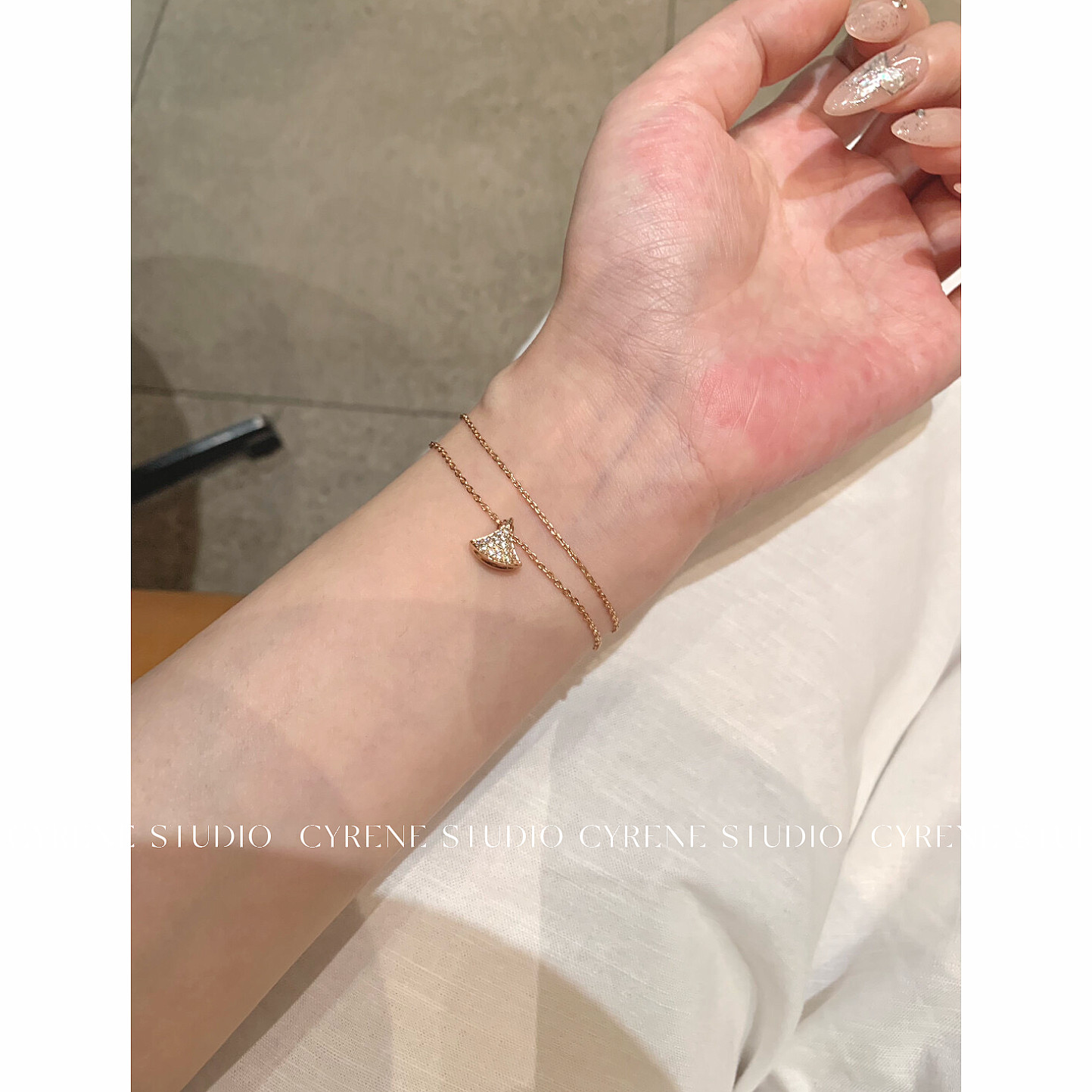 轻奢气质小众小裙子手链女镀18k玫瑰金ins风镶钻小香风高级感手链