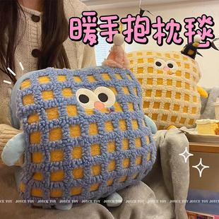 暖手抱枕三合一被子两用毯子办公室午睡毯可插手沙发靠垫车内枕头