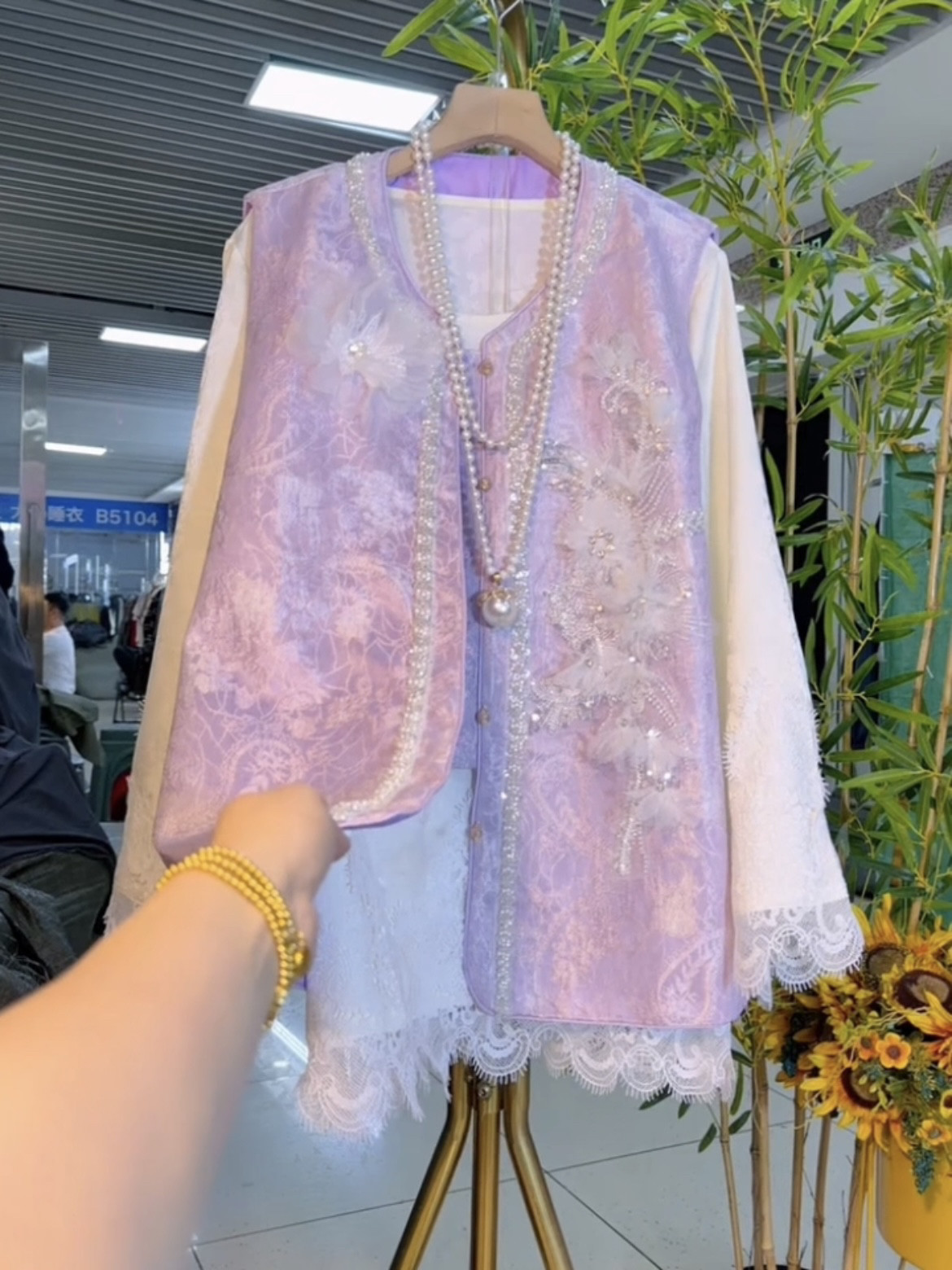 秋冬大码女装新中式国风重工刺绣马甲打底衫套装减龄内搭外穿小众