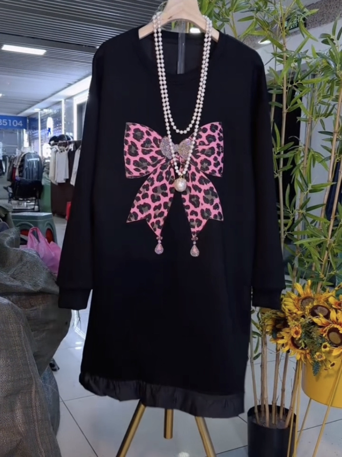 秋冬大码重工蝴蝶结烫钻宽松显瘦减龄小众上衣中长款遮肉卫衣裙潮