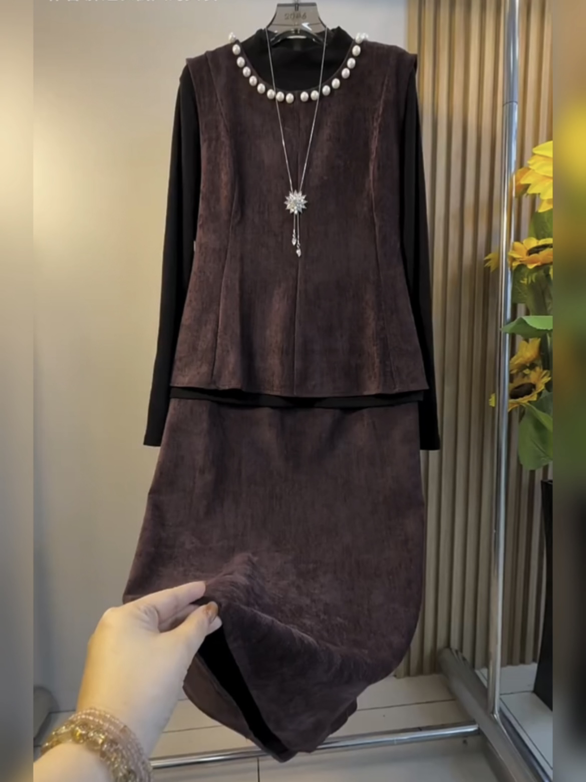 秋冬大码重工钉珠毛毛长袖连衣裙女宽松显瘦洋气减龄中长款打底裙