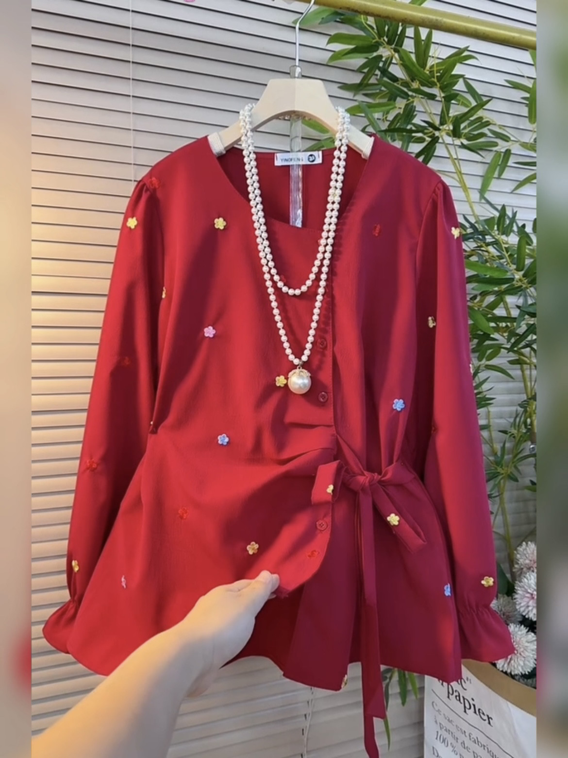 秋冬大码重工刺绣国风衬衫女宽松显瘦系带洋气减龄打底上衣外穿潮