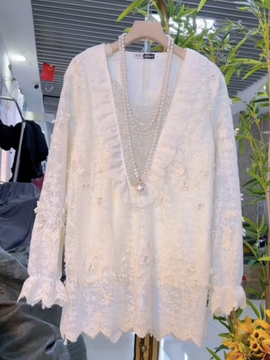 秋冬大码立体花朵蕾丝衫刺绣衬衫流苏领口宽松显瘦减龄中长款上衣,女装/女士精品,常规大码外套,淘宝优惠券,粉丝福利购,淘宝优惠卷