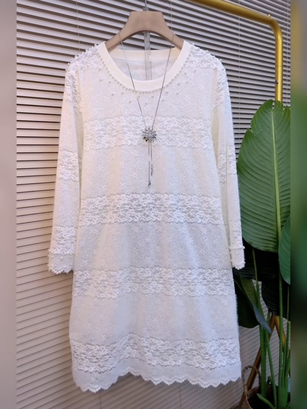 秋冬大码重工钉珠立体花朵连衣裙女宽松显瘦洋气减龄中长款打底裙