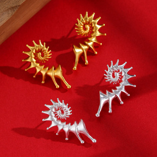 螺旋海螺海马尾巴耳钉简约朋克海洋风前卫设计温润哑光泽个性耳饰