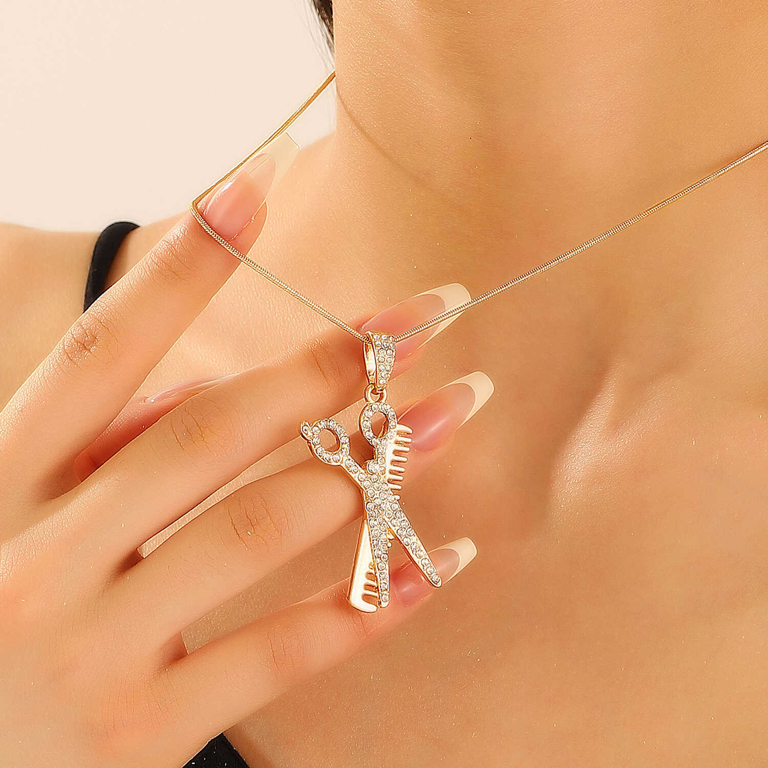 时尚剪刀梳子理发师项链