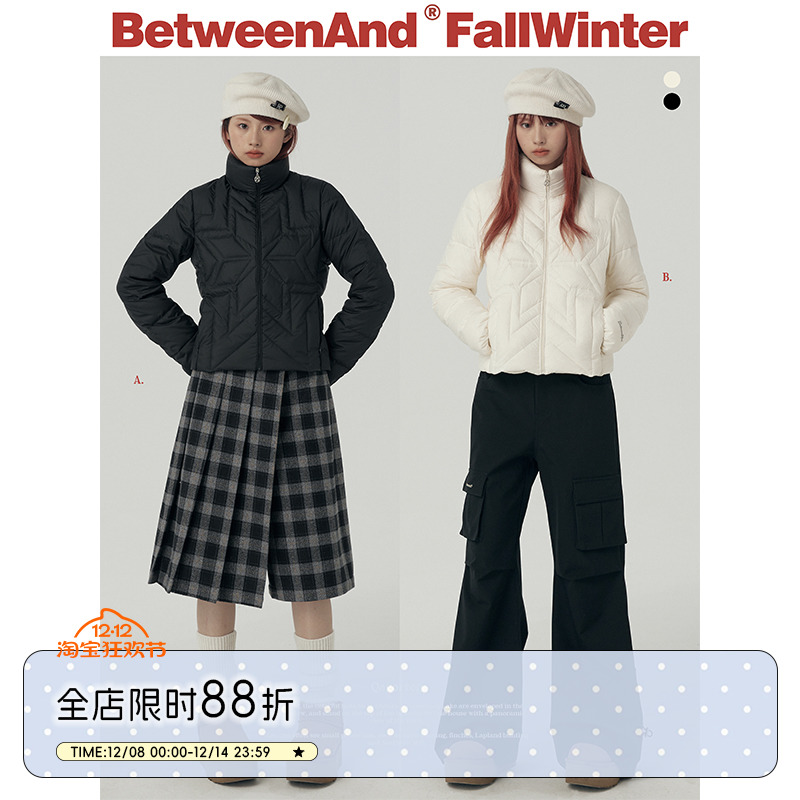BETWEENAND 轻薄雪花印花绗线内胆羽绒服反光印花立领防风外套女