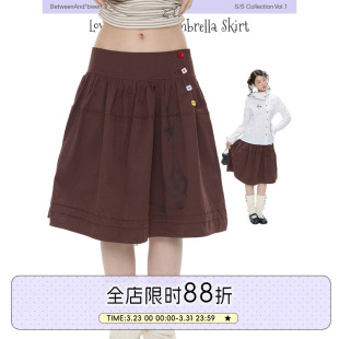 BETWEENAND「红棕爱心锁」复古高腰爱心锁藤蔓伞裙新款 半身裙短裙